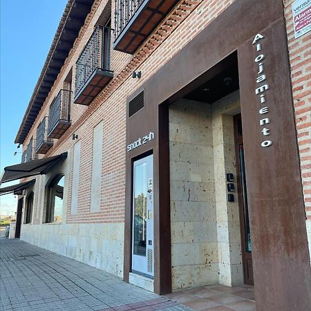 Отель Casa Lola Руэда Экстерьер фото